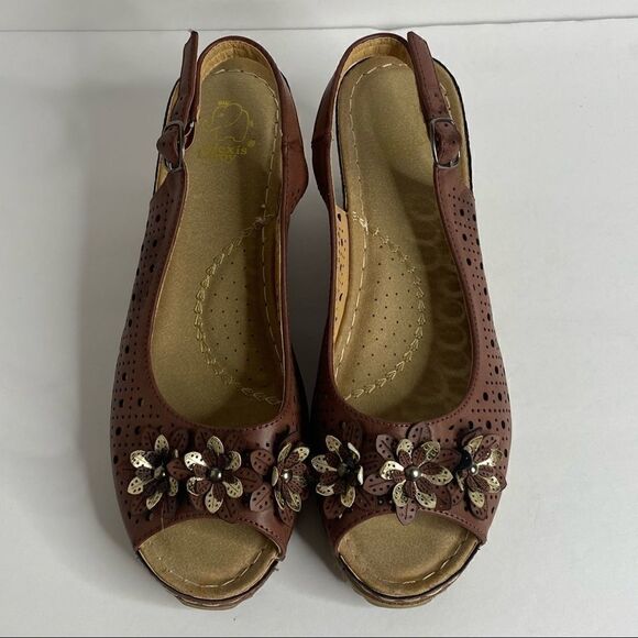 Alexis Leroy | Wedges  - Picture 1 of 7